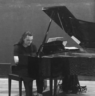 Piano Bar com Hugo Bizzotto